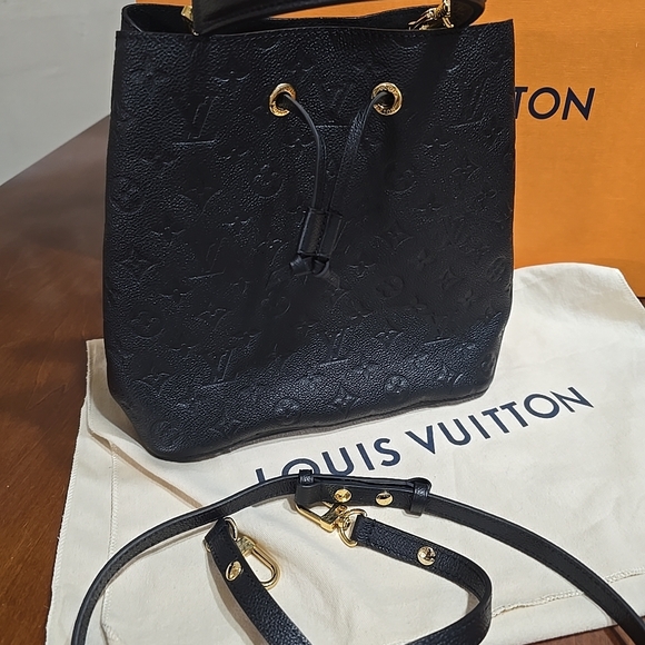 Louis Vuitton Noir Monogram Shoulder Bag - Picture 1 of 16